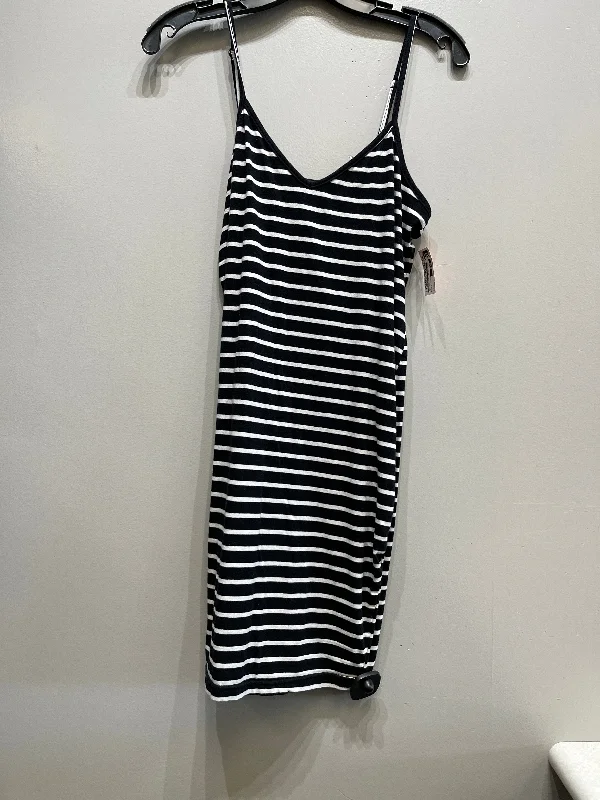 Dress Short Sleeveless By Shein  Size: M