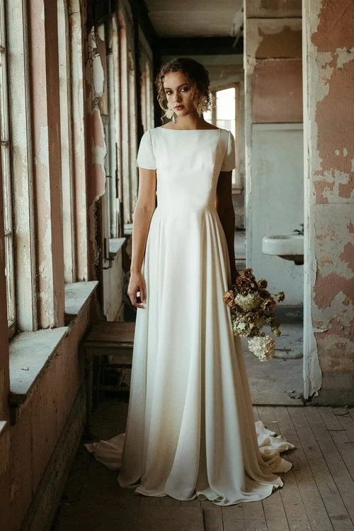 Short Sleeves Modest Bride Dress with Hollow Back