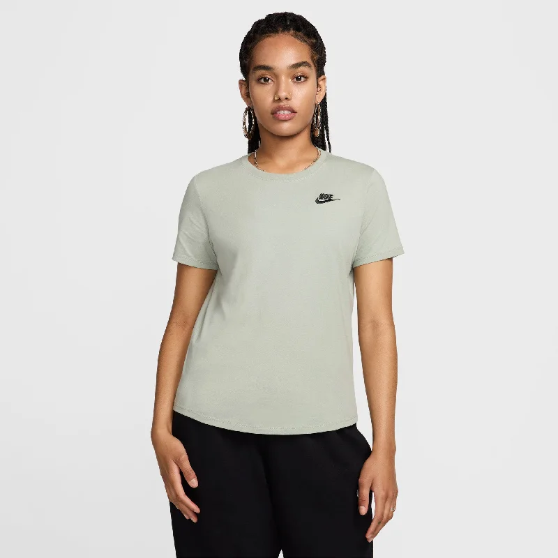 Women's Sportswear Club Essentials T-Shirt Front Pockets Side Pockets Patch Pockets